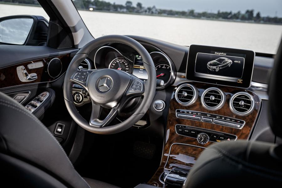  Mercedes-Benz C350 Plug-In Hybrid 2015 года  (фото 6 из 6)